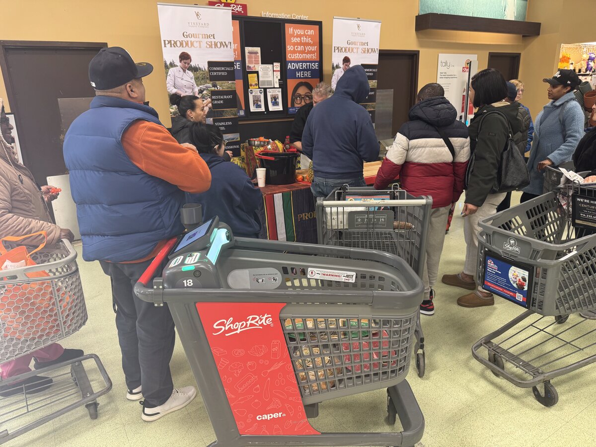 ShopRite demo crowd 5