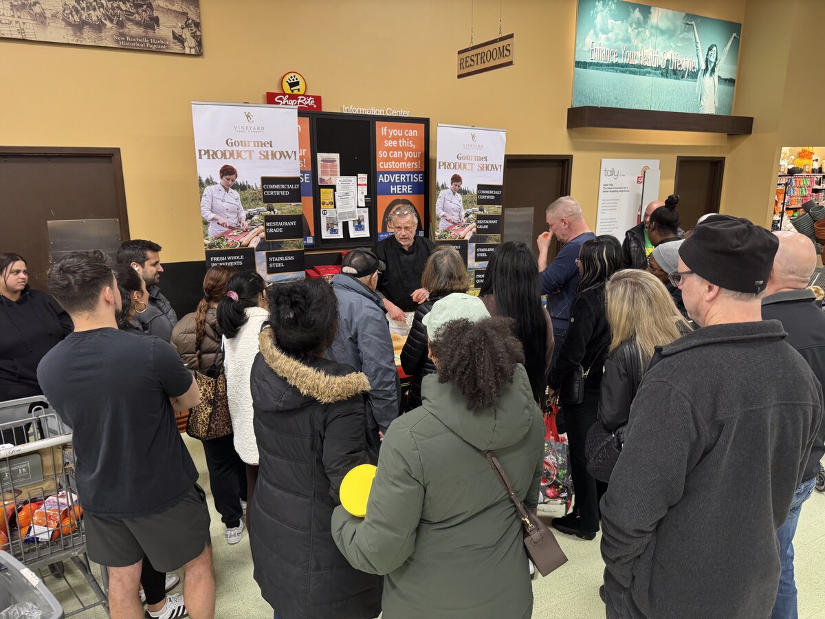 ShopRite demo crowd 6